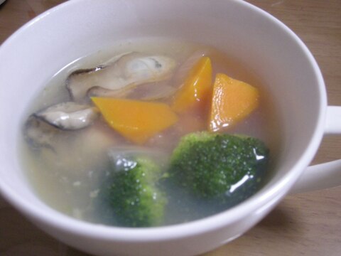 牡蠣と野菜のコンソメスープ
